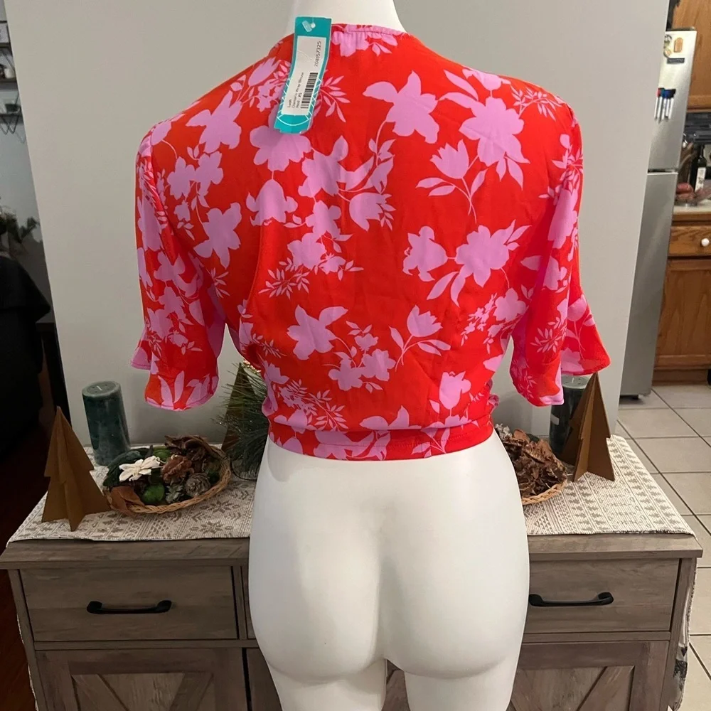 NWT Lush Red and purple cropped tie front feminine floral top
